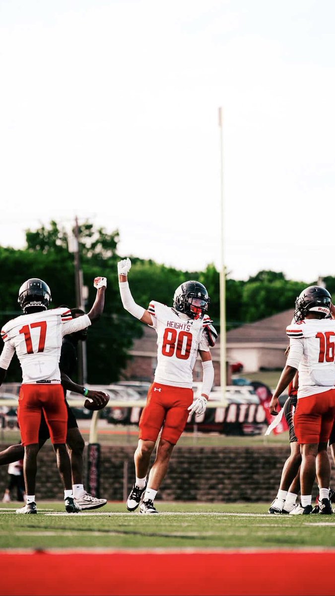 logan8renfrew's tweet photo. I had an amazing time playing my first ever highschool spring football game, cant wait for season #makingplays #TXHSFB #OLB #HHknights #grind
@MarkHum7
@HHKnights_FB https://t.co/MYRU4yVeKH