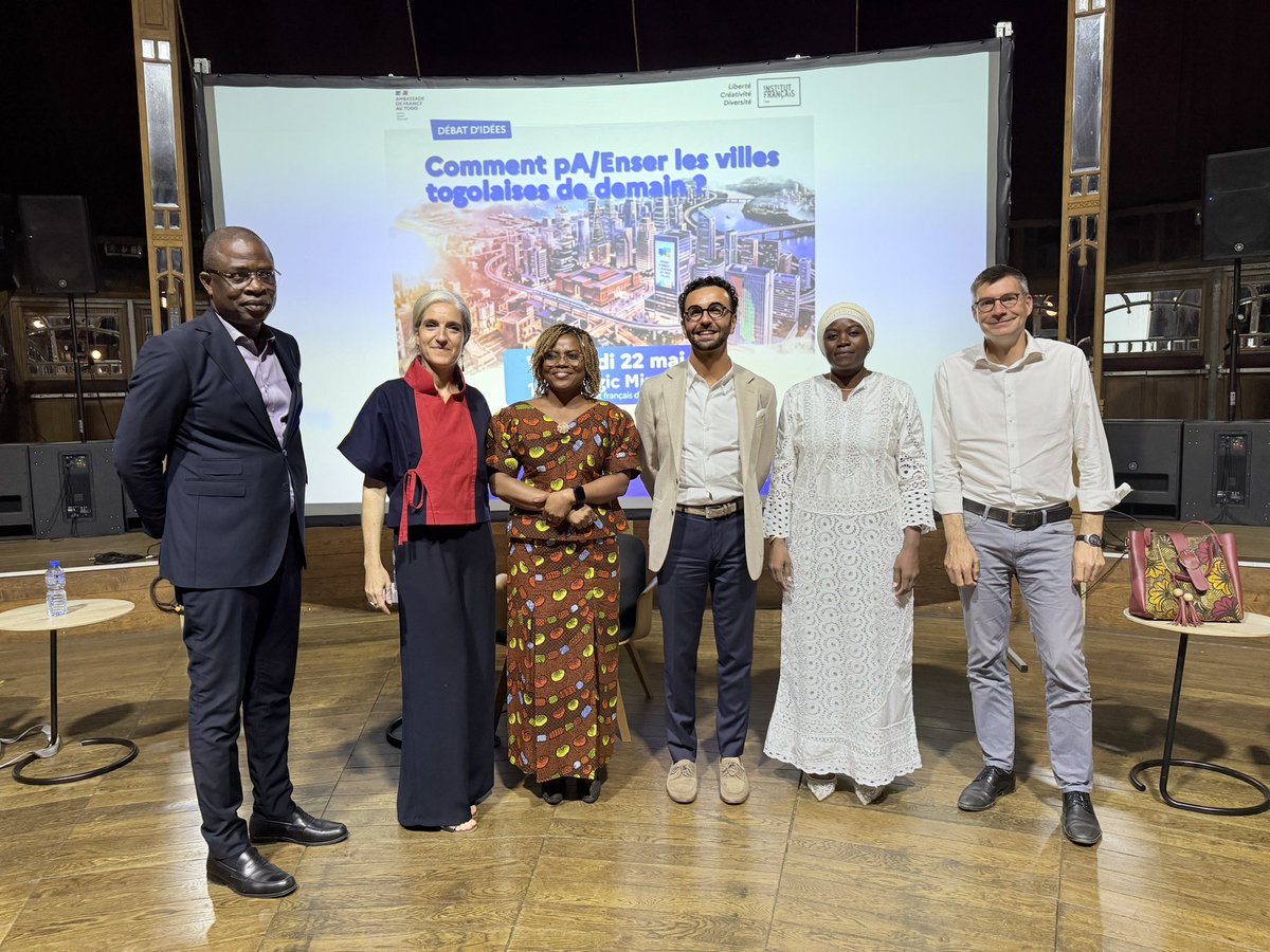 RolandeAziaka's tweet photo. ✨Merci à tous ceux et à toutes celles qui ont fait le déplacement pour participer à ce débat constructif.
✨À nos 4 panelistes et à vous le public pour ces échanges riches qui nous ont de voir les réalités et les défis auxquelles font face nos villes.
#VilleDurable https://t.co/4V9DZ8WH4j