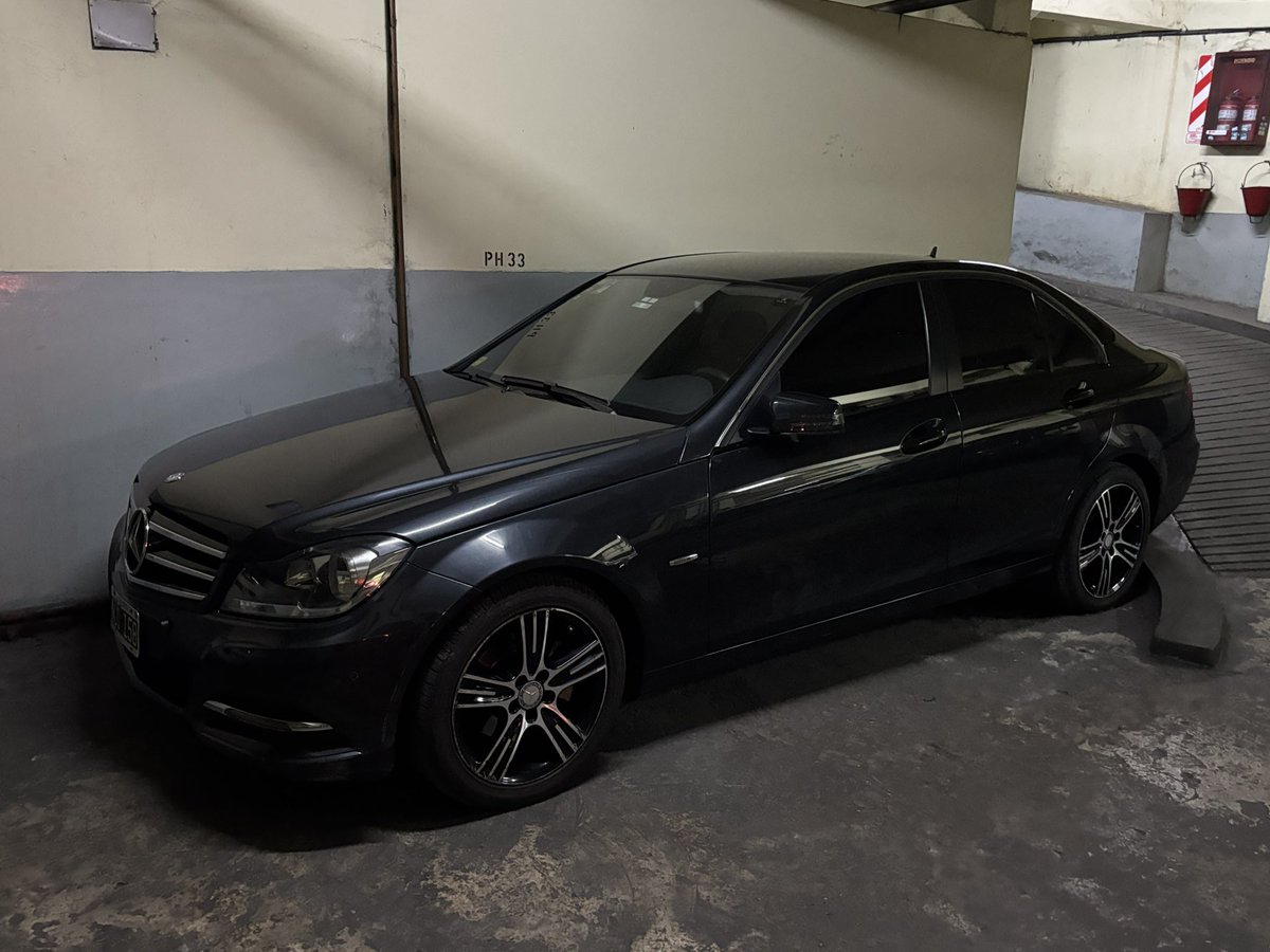 SiriusMSI24's tweet photo. @dcp_richar Es realmente el auto perfecto. Mi abuelo va a vender su C200 con 48.000kms. Yo tengo un Polo 1.6 y se lo quiero comprar pero me da miedo. https://t.co/Se3zkuNUMz