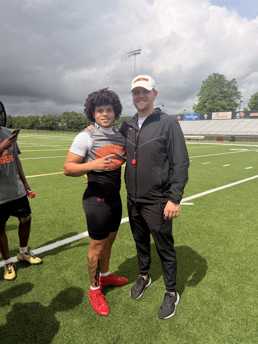 TeeGreen_21's tweet photo. Blessed and extremely grateful for the opportunity to compete @Gtown_Football with @CoachEllettFB!Huge thank you for the entire coaching staff for the hospitality and for having me out, had an amazing time! 
@JohnPerin @CoachKellerGC 

@D_Marc11 @SrHighFootball @CoachBoomRBs https://t.co/VtUkGBoy2h