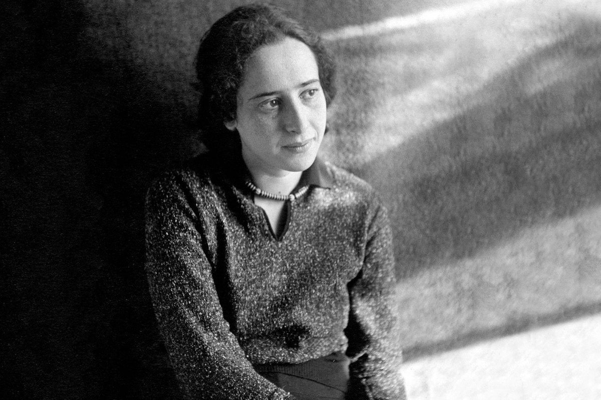 edebiyatladunya's tweet photo. Korku içinde yaşamak, bir halkın ruhunu öldürür, o halk artık özgür olamaz.

Hannah Arendt https://t.co/axbjMs9imB