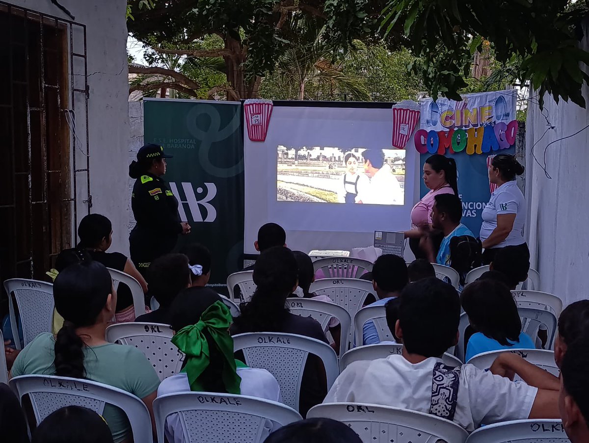 ProteccionPonal's tweet photo. 📍 Baranoa | Realizamos cine foro comunitario con niños, niñas y adolescentes para prevenir delitos sexuales, el uso inadecuado de redes sociales, la Explotación Sexual Comercial y el reclutamiento. 

Educación y diálogo para proteger su futuro. 🎬💙 https://t.co/ZV2vol01ha
