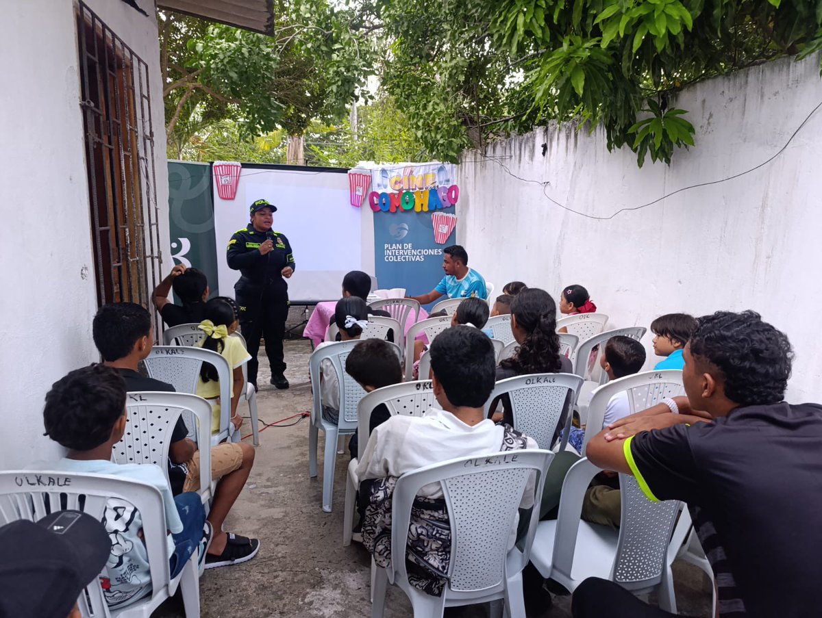 ProteccionPonal's tweet photo. 📍 Baranoa | Realizamos cine foro comunitario con niños, niñas y adolescentes para prevenir delitos sexuales, el uso inadecuado de redes sociales, la Explotación Sexual Comercial y el reclutamiento. 

Educación y diálogo para proteger su futuro. 🎬💙 https://t.co/ZV2vol01ha