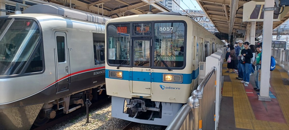 横クラ虹ヶ咲205系 tweet media