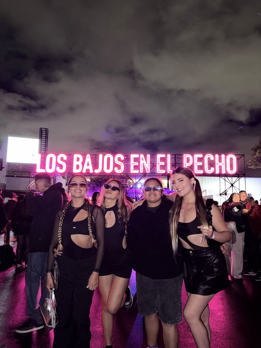 ParraT_4's tweet photo. Baum día 1 con mis amoressss🖤 https://t.co/f0j7rXDpmh