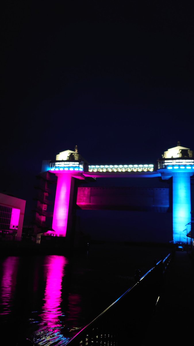 NumazuminatoBAR's tweet photo. X投稿の１日の上限に達していたようで、最後投稿できていなかったので、改めての投稿。

Barびゅうお

ライトアップもカクテルカラー🍸️

#ぬまづ港の街BAR
#ラストバルに乾杯 https://t.co/jMBH8yax27
