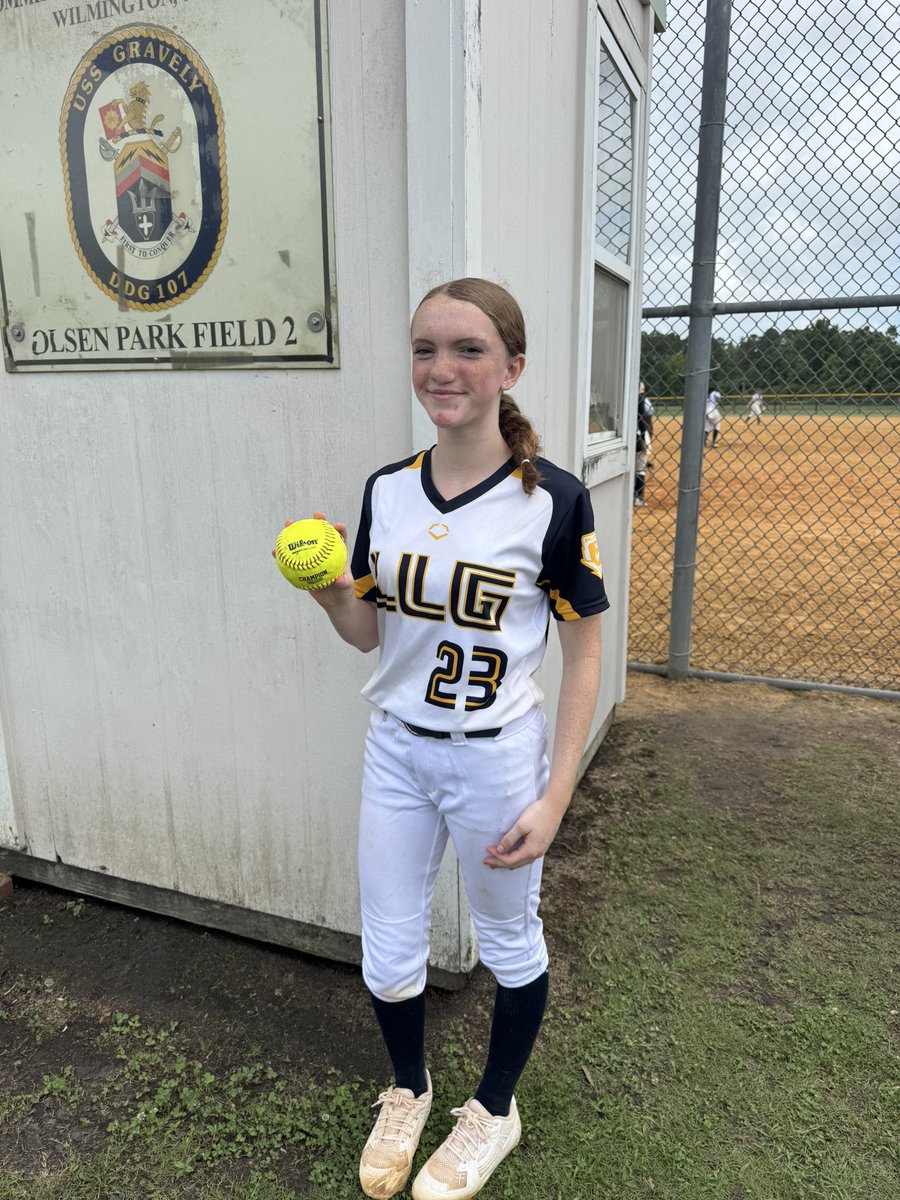 Lady Lightning Gold Dom tweet media