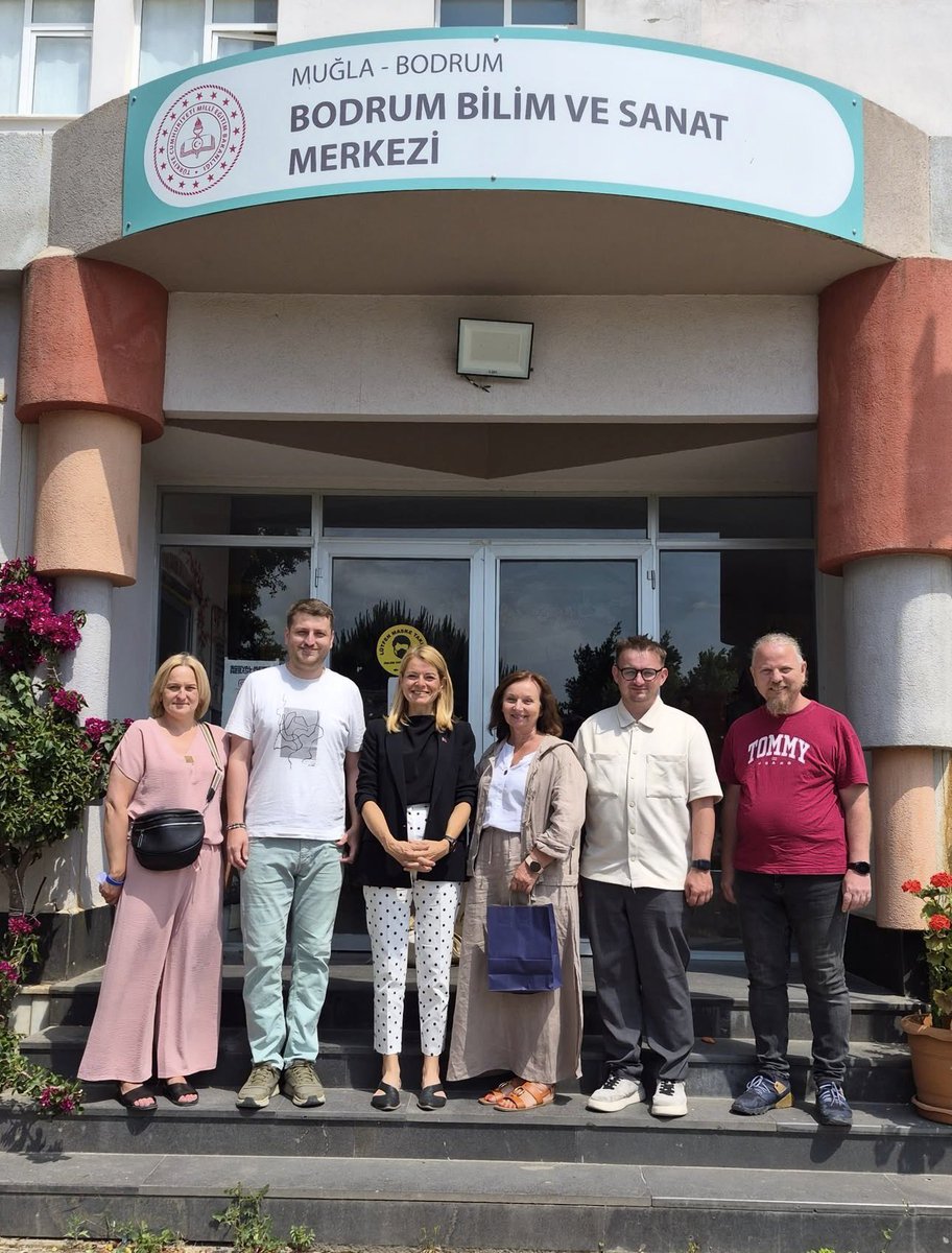 BilsemBodrum's tweet photo. Erasmus+ programı hazırlık ziyareti kapsamında Polonya'nın Grodzisk Wielkopolski şehrinden ilçemize gelen 3 öğretmen okulumuza ziyarette bulundular.
@mugla_mem 
@bodrumMEM 
@ozcankuscu19 
@necipakcaa 
@nihancinar___ 
🇹🇷🇵🇱 https://t.co/zptwwuYsLd