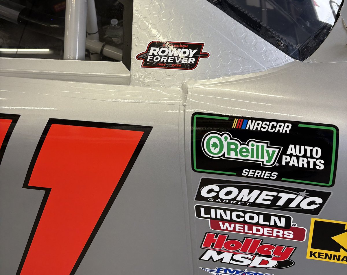 JCR_Clements51's tweet photo. @JClements51 &amp; the @Whitaker_Chevy @TeamChevy crew ready to go @NASCAROReillyAP 
racing @CLTMotorSpdwy 

📍 P15
🛠️ Pit stall 17
📊 45 / 90 / 300
Comp ⚠️ L20

Honoring two icons &amp; Remembering &amp; Honoring those who have served 🇺🇸

#DoItForDale 
#RowdyForever 

@TheCW_Sports https://t.co/O07hUrGccc