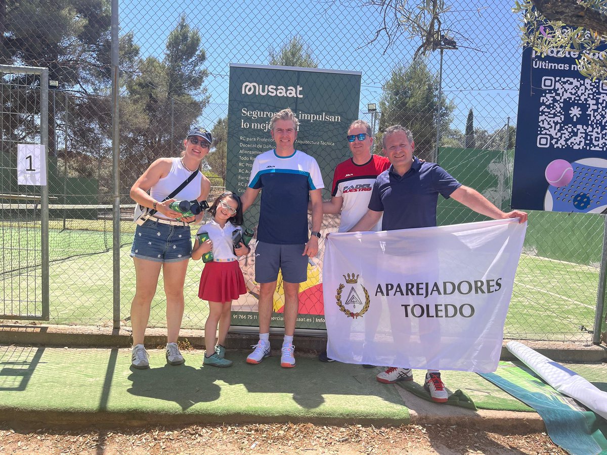 aparejadoresTO's tweet photo. 🎾✨ El Colegio de Aparejadores de Toledo ha celebrado el II Torneo de Pádel en el Club de Tenis Toledo en honor a su patrón.

👏 Deporte, convivencia y compañerismo entre colegiados, amigos y familiares.

🥇 Sergio y David
🥈 Emilio y Carlos
🥉 Fabián y Alfredo

#aparejadores https://t.co/mv94B1qWBa
