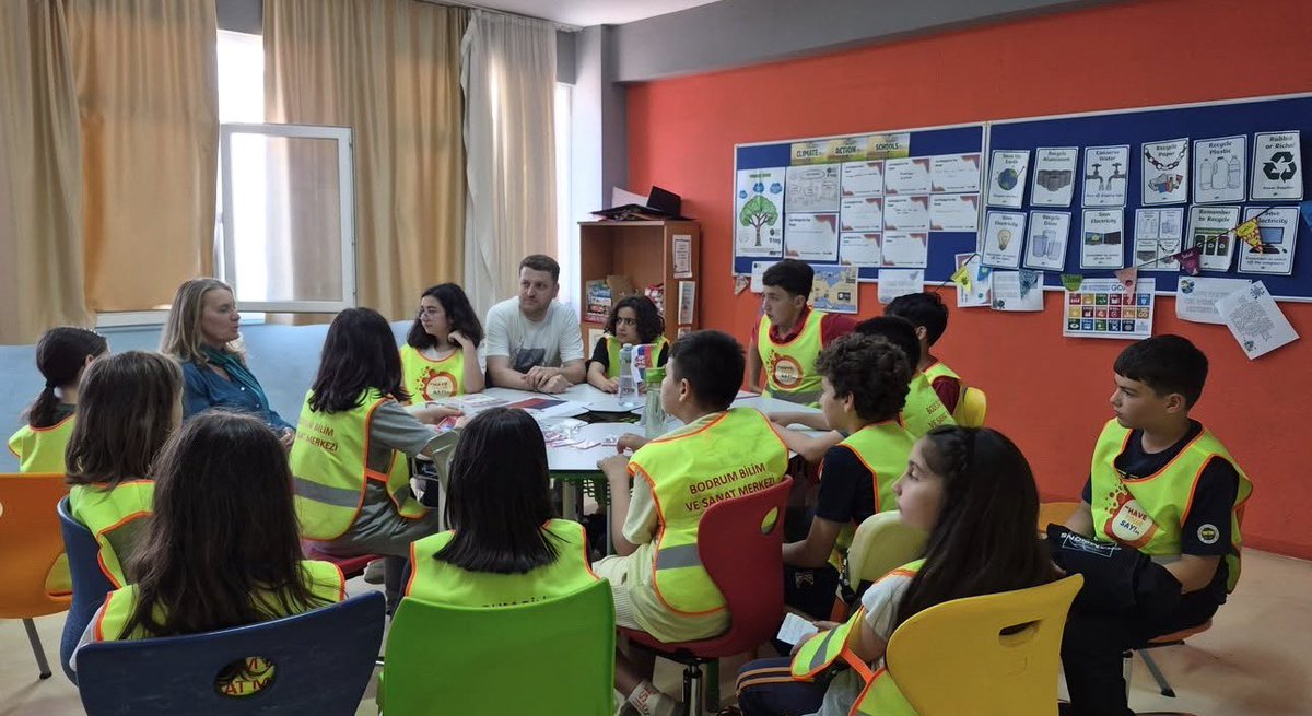 BilsemBodrum's tweet photo. Erasmus+ işbaşı gözlem faaliyetleri ve "Have Your Say" projemiz kapsamında, Sırbistan'ın Smederevska Palanka şehrinden İngilizce Öğretmeni Jasmina Milicevic’i okulumuzda ağırladık. 🇷🇸

@mugla_mem 
@bodrumMEM 
@ozcankuscu19 
@nihancinar___ 
@ozcankuscu19 https://t.co/laOLvZhzVj