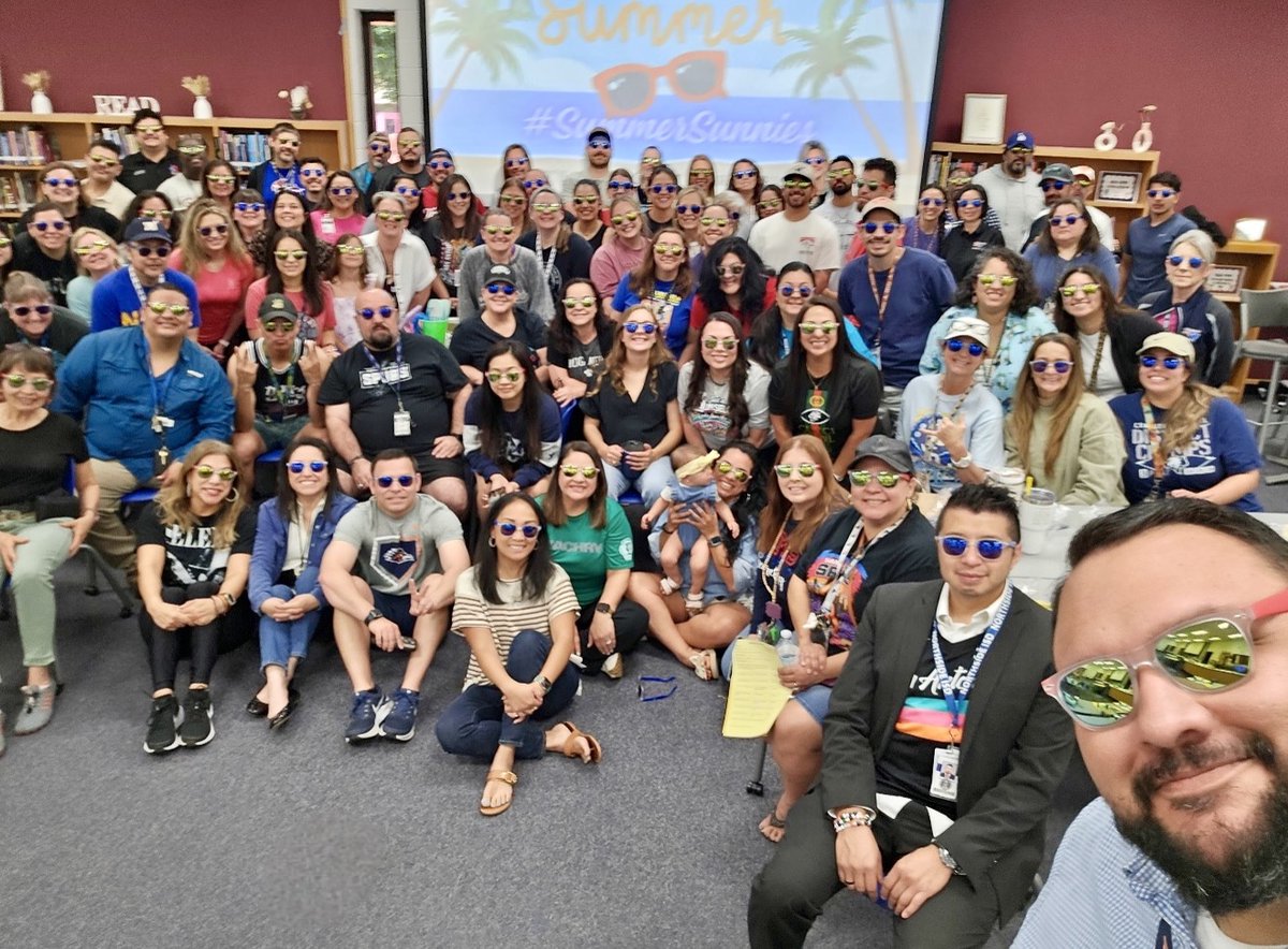 NISDRawlinson's tweet photo. Patriots' signing out!  Wishing you a summer so bright, you've gotta wear shades! ☀️🕶️ https://t.co/sUsvzKJJtE