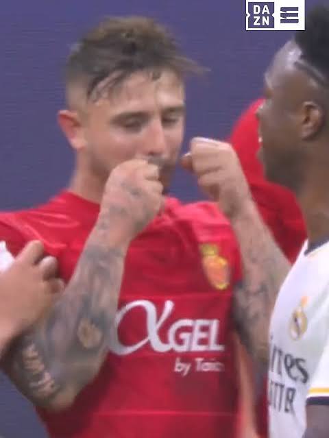 Marea_Blanca_15's tweet photo. Gracias fútbol por éste gran regalo.
Ver sufrir y pudrirse en 2ª a estas dos miserables personas no tiene precio.
Raillo,la temporada que viene le dices que te bese el escudo a Alejandro Calvo del Andorra.
Maffeo,le haces el gesto de llorar a Mario Ganbím del Granada 🖕🏻🖕🏻 https://t.co/weqHqS9JlF