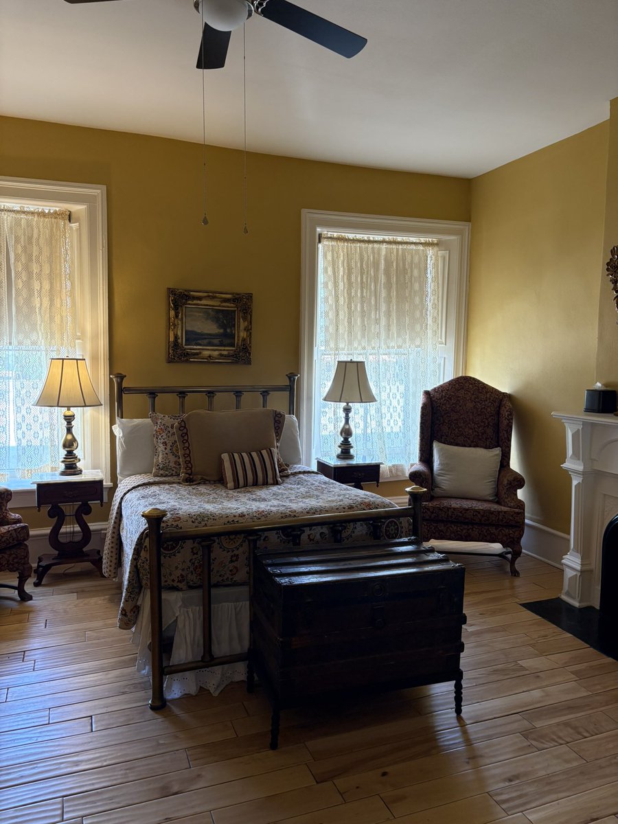 CLE_Steve's tweet photo. The St. James Hotel, Cimarron, NM 🤠 https://t.co/DlAXzqOJKx