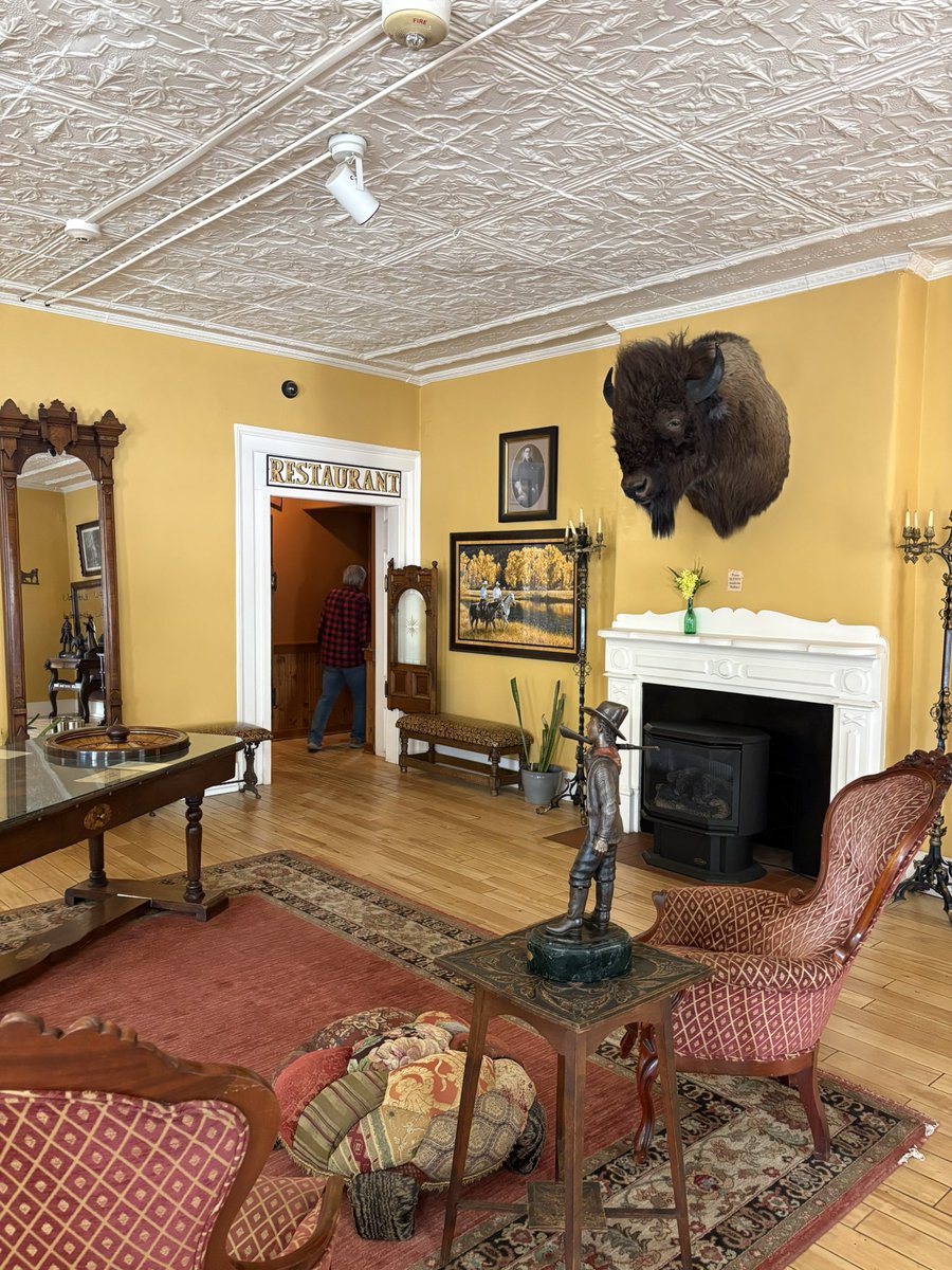 CLE_Steve's tweet photo. The St. James Hotel, Cimarron, NM 🤠 https://t.co/DlAXzqOJKx