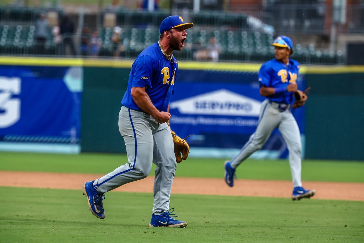 d1baseball's tweet photo. D1Baseball May 23 Last Four In

61. @ECUBaseball
62. @UKBaseball
63. @NCStateBaseball
64. @Pitt_BASE

🔗 https://t.co/OZDzDNiHNP https://t.co/wtaq1CVy0o