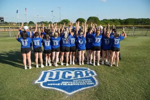 BobcatSB_WI's tweet photo. •Standing Strong With D-Strong•

Our Bobcat teammate, our sister, is battling the fight of a lifetime. Please stand with us &amp; give D all the love &amp; support she shows everyone on a daily. 

AIN’T NO STRONG LIKE D-STRONG! #DStrong #bscsoftball #rollkitties https://t.co/xjXfV1GC3b