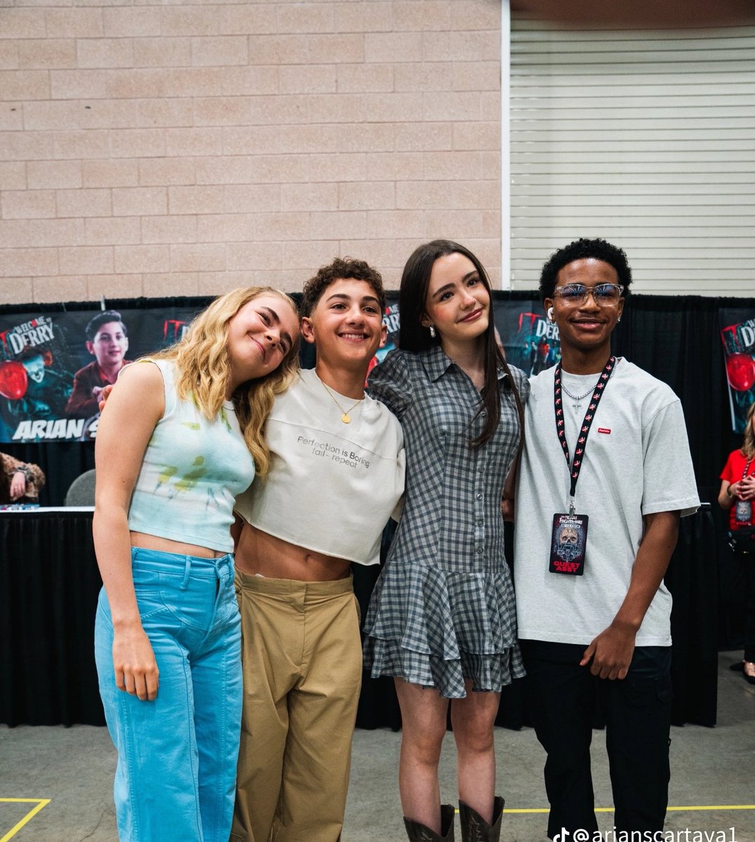bemvindosaderry's tweet photo. SÃO ELES ! 🎈

 O elenco de "welcome to derry" reunidos no texas frightmare weekend, convenção de terror no Texas: https://t.co/RudO6faxZ8
