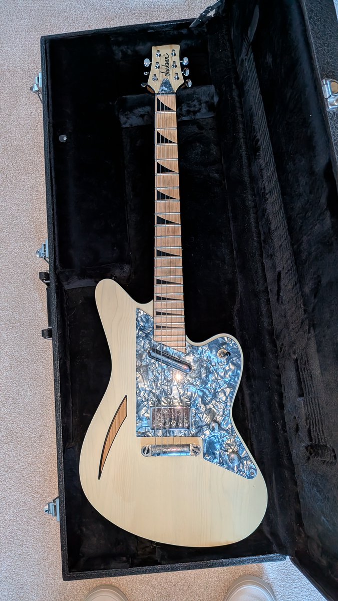 Marknich333's tweet photo. @symeew13 Jackson Surfcaster, Late 90's. https://t.co/pogXMN9SxU