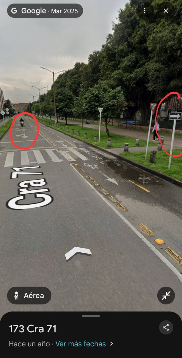 captureit2010's tweet photo. #SalvajesEnLaVia  @SectorMovilidad
Moto en contravia placa LYY18H. 
3 cuadras desde la cll 3 hasta la cll 1 por la cra 71 Hipotecho. El señor acumula  $1,266,400 en 2 comparendos
Sábado 23 de mayo 26
CRA 71 con Cll 1 Bis
11:45am
Reincidencia de infracciones SUSPENSION DE LICENCIA https://t.co/vpr6SuYlVU