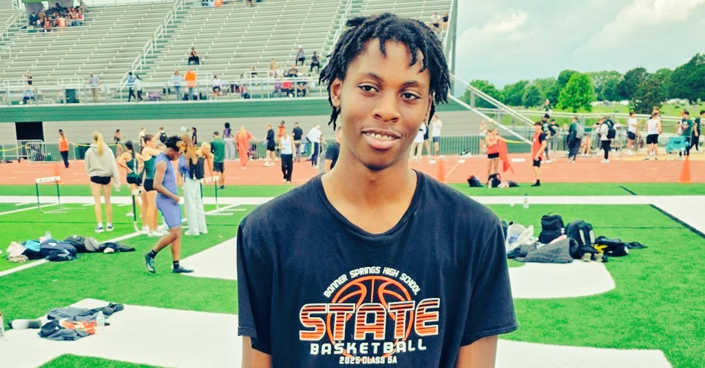 JaidenJones1of1's tweet photo. #BackToState #HighJump
@KSSCentral @KansasPregame @DotteSportsPix @KCRedStorm @KCRedStorm16U https://t.co/DqIH5s3P6Z
