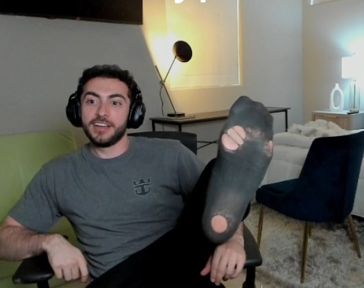 EH_NFT's tweet photo. @Hunterowner @rainbetcom Hopefully you can afford some new socks now! <3 https://t.co/PaPQDkvkL1