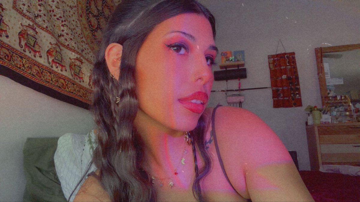 seasianprincess's tweet photo. a pretty princess is headed out

who’s first to sacrifice for her evening fun ? https://t.co/lg7cQ0dLww