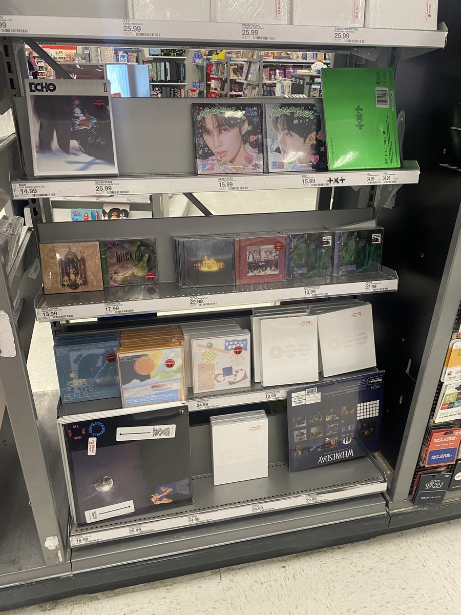 angeljinsik's tweet photo. no xikers ora albums at my local target </3

📍 New York, New York
@hello82official #MyLocalTarget #hello82 #82giveaway https://t.co/DZFe5itYvB