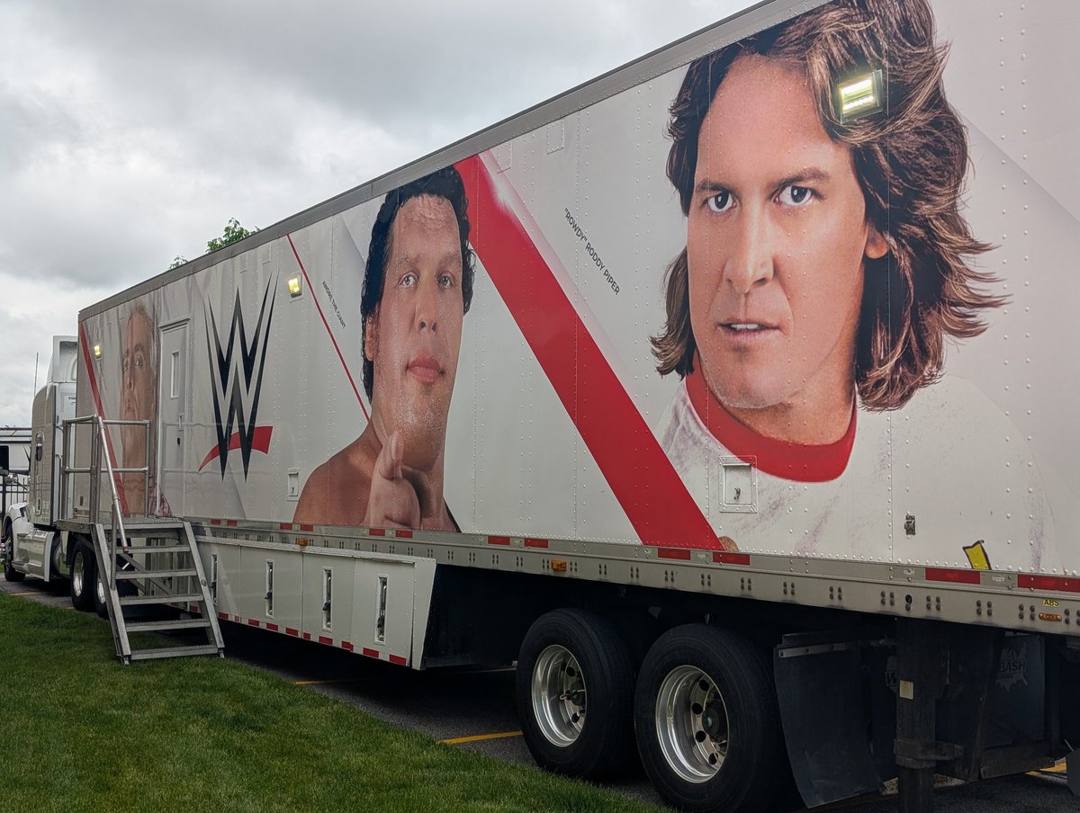 brianbolek's tweet photo. We are live in Fort Wayne tonight https://t.co/T2wBoPVYr2