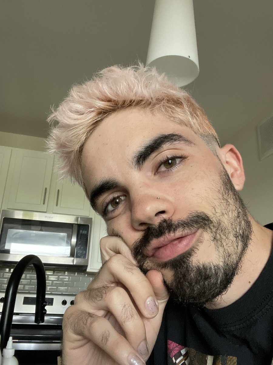 Carlitous tweet media