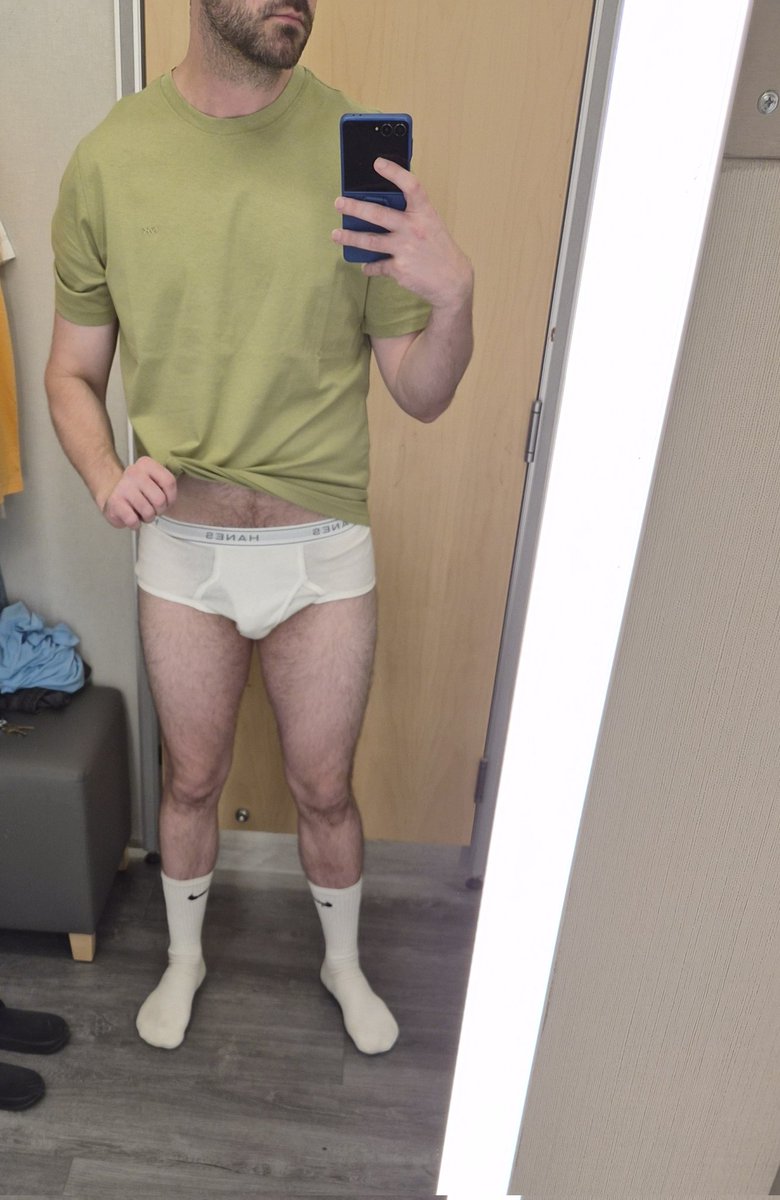 bbrief4's tweet photo. Got to love the changing room mirrors https://t.co/YtUhX8hvfG
