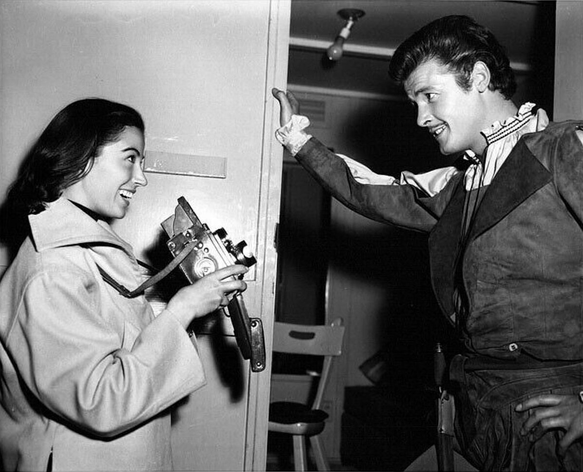 The Roger Moore Fan tweet media