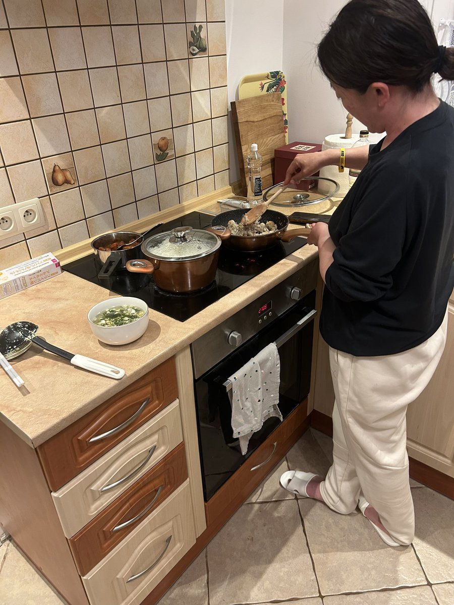 TeamMARUgliding's tweet photo. 運動不足だけど美味いものがたくさん供給されてお腹いっぱい食べてしまう。
ポーランドにいながらひじき、切干大根、高野豆腐が食べられてとても沁みました。 https://t.co/msrqu7P26p