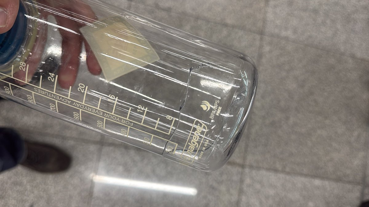 officalmanuelg's tweet photo. @nalgene @REI my bottle broke 😞 I was really a fan also but then boom. https://t.co/4BATs95AwW
