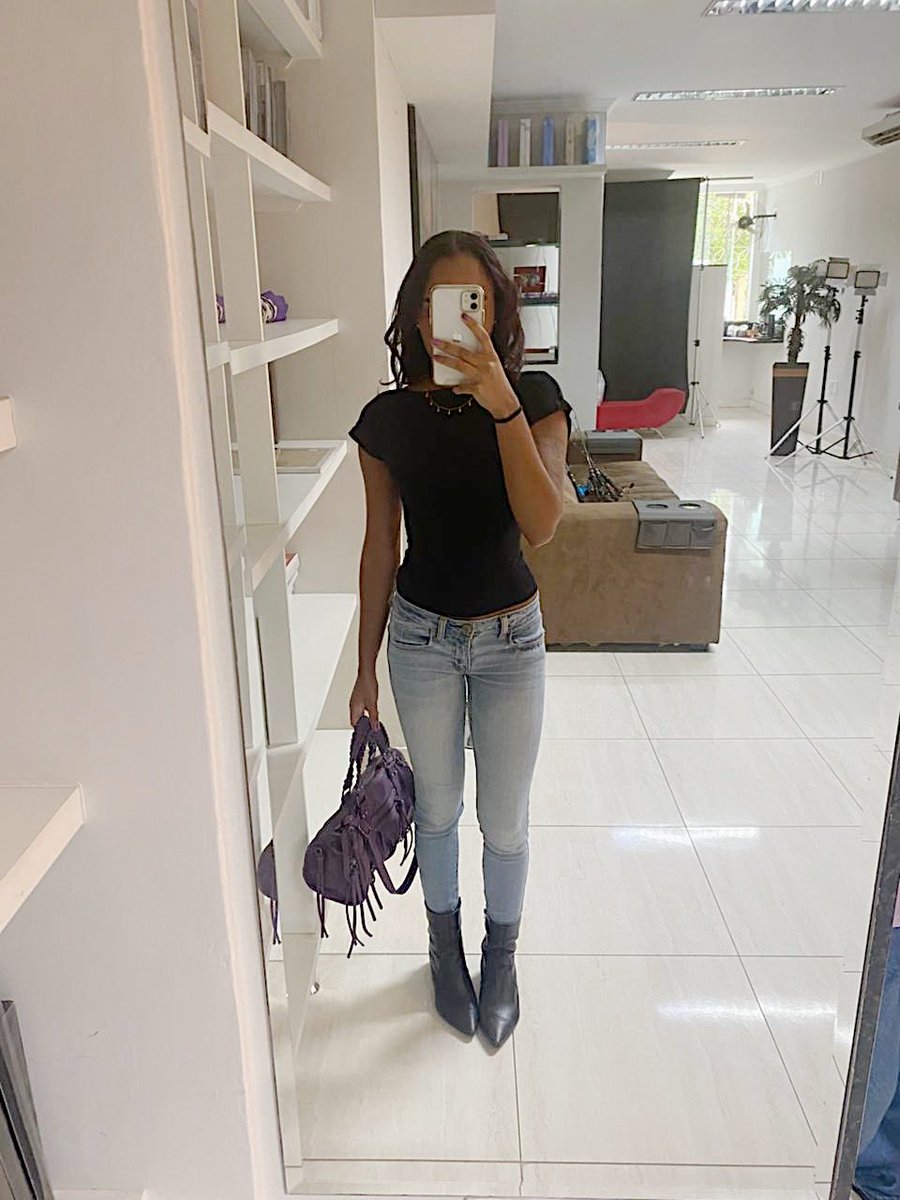 iakzinha's tweet photo. bc com minha nova obsessão que é essa bolsa da bershka https://t.co/8P2EEot1we