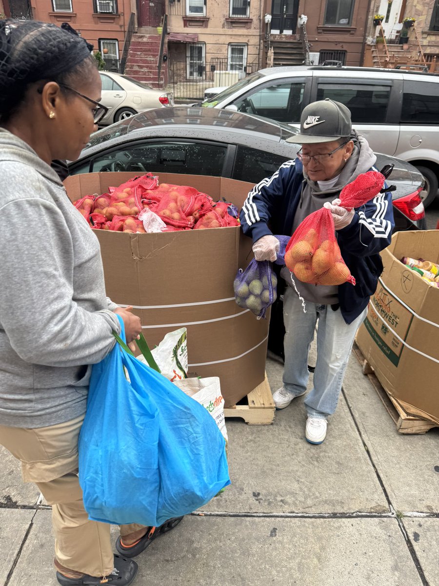opendoorflc's tweet photo. Food Pantry Recap! 🥕🥖🥫

All are welcome! If you need groceries, we’re here to help.

📍 999 Greene Avenue, Brooklyn, NY
🗓 Saturdays | ⏰ 8:30 AM – 10:30 AM

🤝 https://t.co/H3qr62tf8a https://t.co/KBeqwogHEd