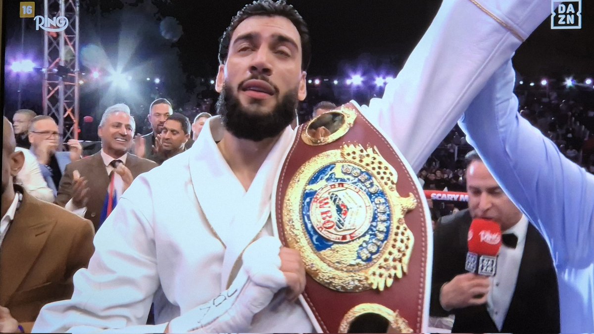 lee1978lcfc's tweet photo. Wow Hamzah Sheeraz 🥊🔥🏴󠁧󠁢󠁥󠁮󠁧󠁿
#HamzahSheeraz 
#Champion
#Boxing #DAZN #Ring https://t.co/5iJJ3AadCu