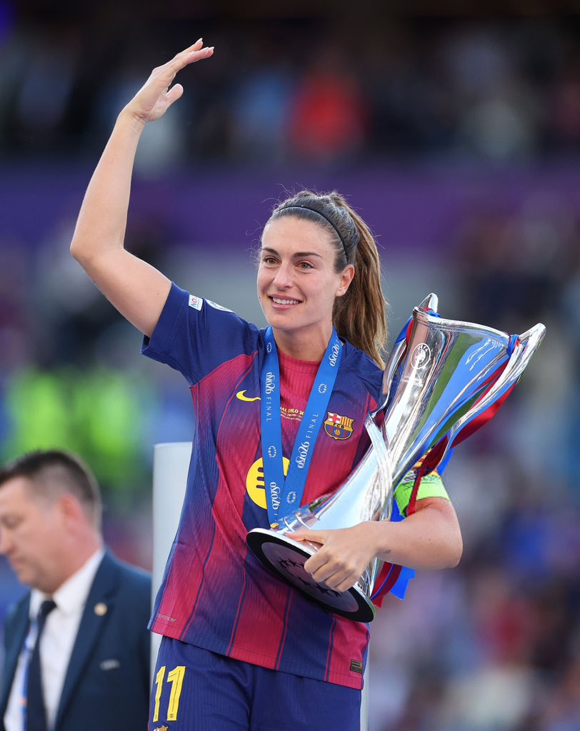 hamadaOA1's tweet photo. برشلونة هذا الموسم ، بطل الدوري ، بطل الكأس ، بطل دوري الأبطال ، برسا جميل. 🏆✌🔥❤💙 https://t.co/LpFOsblj5V