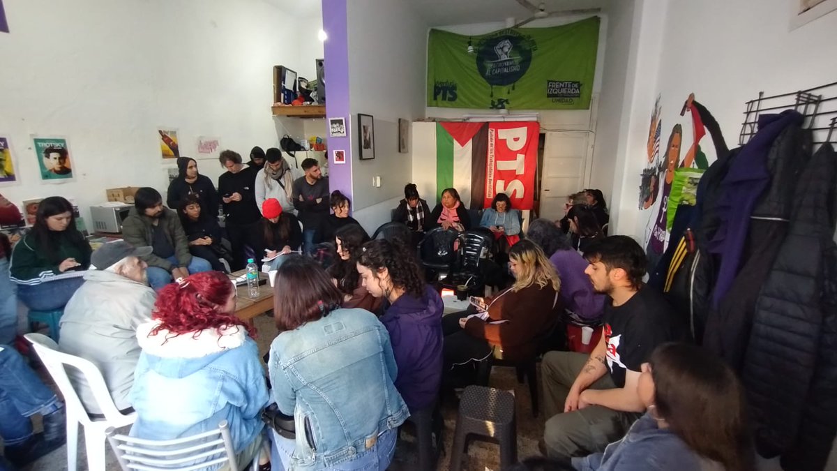 izquierdadiario's tweet photo. [CABA] Más de 300 trabajadores de la salud, docentes, jubilados, vecinos de los barrios de la zona sur y en Lugano, debaten cómo impulsar comités en sus lugares de trabajo y barrios. https://t.co/ttRdO1GHV1