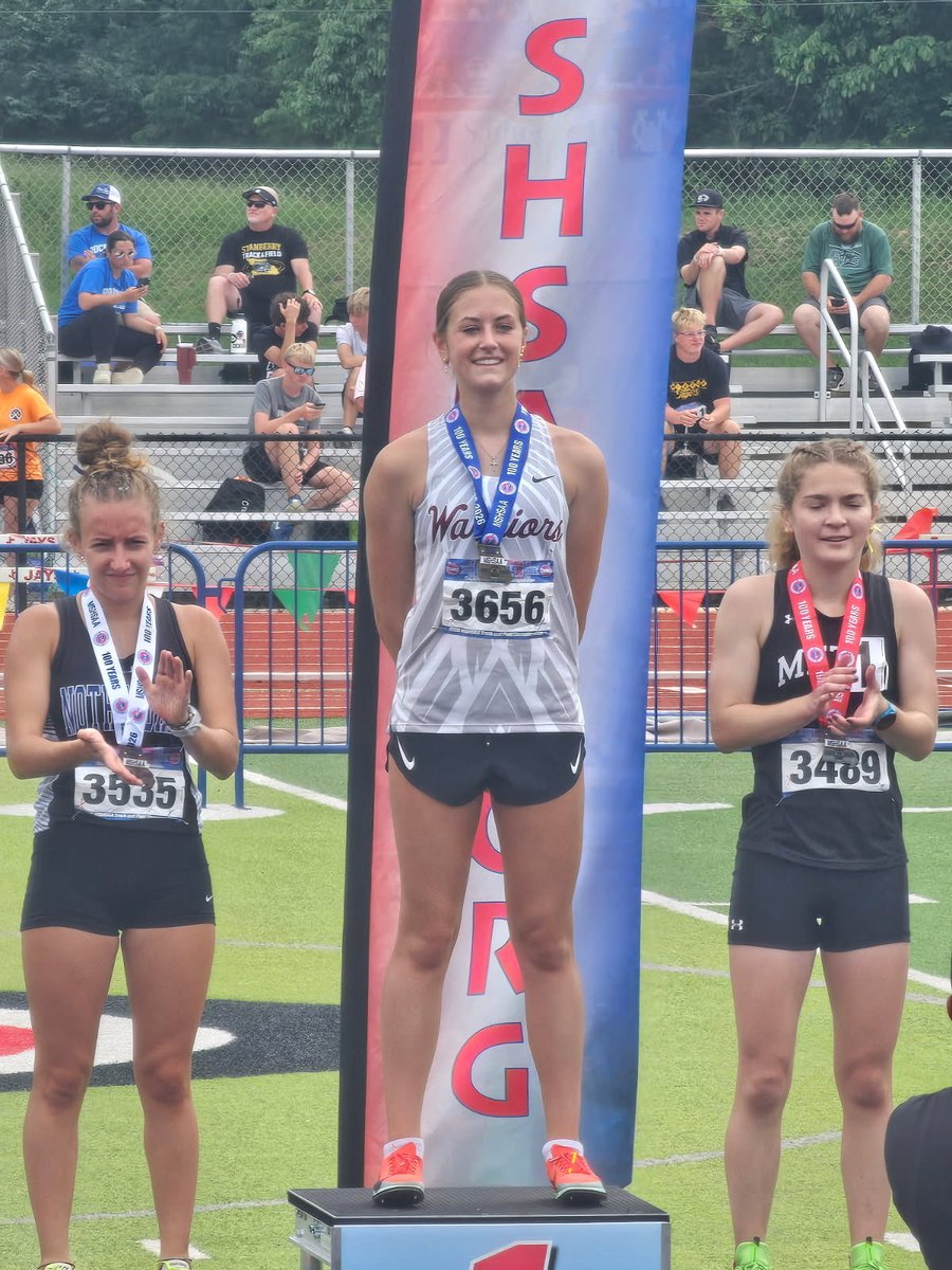 ScwTrack's tweet photo. Brianna Krueger of the St. Charles West Warriors capped off an incredible weekend at state winning the mile yesterday and coming back today to take the 2-mile title in 11:18, finishing two seconds ahead of the competition! 💙💛 #WarriorPride #StateChampion https://t.co/ACIJTujiOy