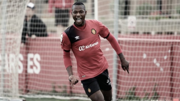 VocesSardinero's tweet photo. Desde Cantabria queremos mandar un abrazo enorme a toda la afición del RCD Mallorca 🤝

Hemos compartido jugadores en estos años recientes, y eso crea un vínculo especial entre dos aficiones que saben lo que es querer a su club de verdad.

Mucho ánimo a todos los mallorquinistas, pronto volveréis a la primera división.

#LaLigaEASports