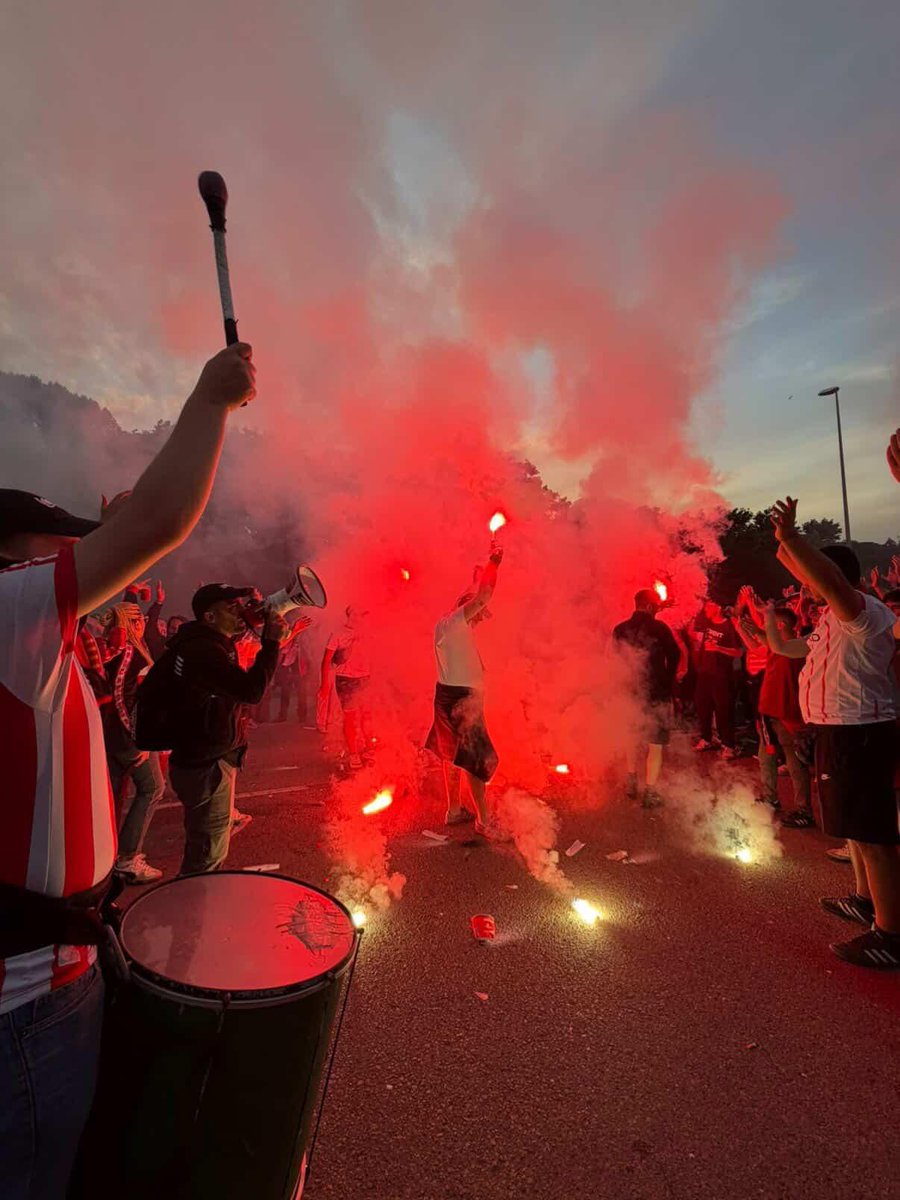 BillyElNen_GFC's tweet photo. Recordeu el Girona sempre serà dels aficionats, d’aquets fills de putas que han jugat avui qui es queda??? Responeu qui collones es queda fills de la gran puta https://t.co/FVO2YTT3O9