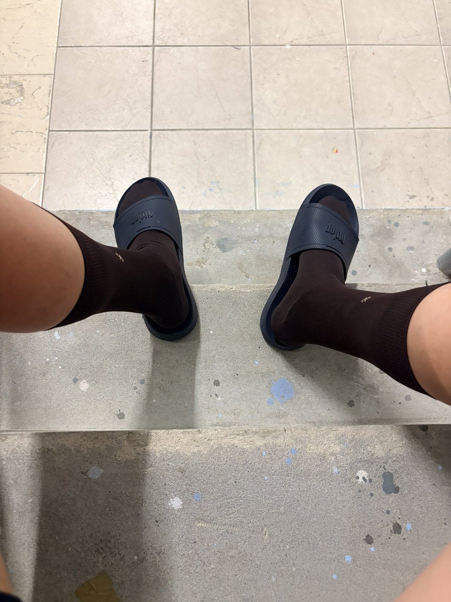 FavoriteSocks90's tweet photo. มานั่งรอลูกค้า #ชอบถุงเท้าภูเก็ต🧦🧦 https://t.co/d21KiIQM80