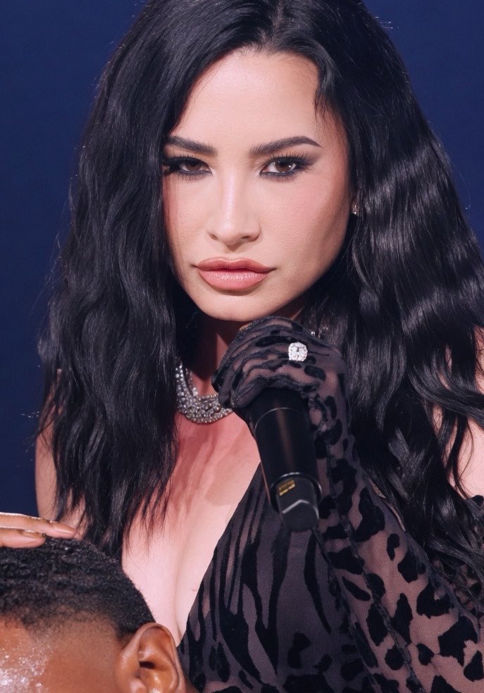 Demi Lovato Updates tweet media