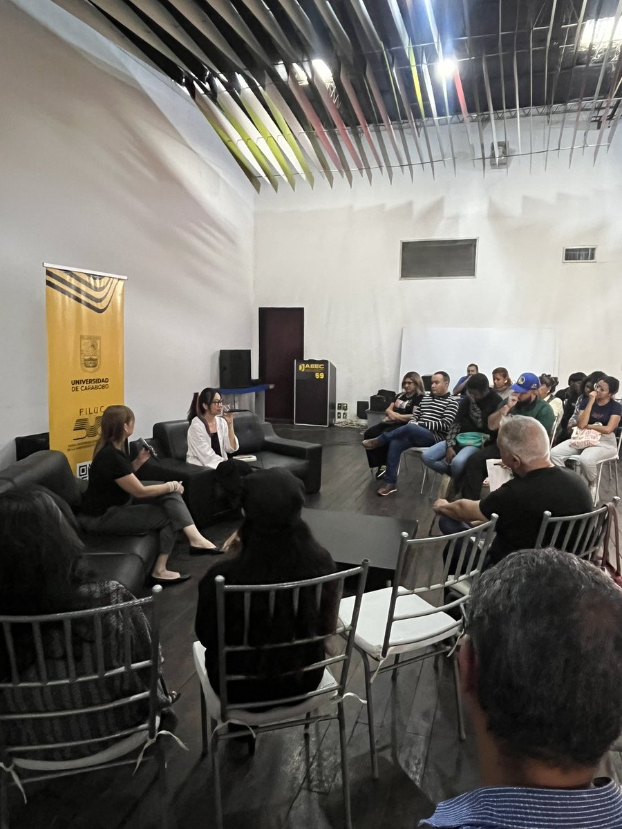 UCarabobo's tweet photo. Con masiva participación y gran diversidad para todas las áreas de interés, se desarrolla el 3er Mercado de libros “Libros que perduran”, en la Asociación de Ejecutivos del estado Carabobo. https://t.co/XWkiiPCtC1