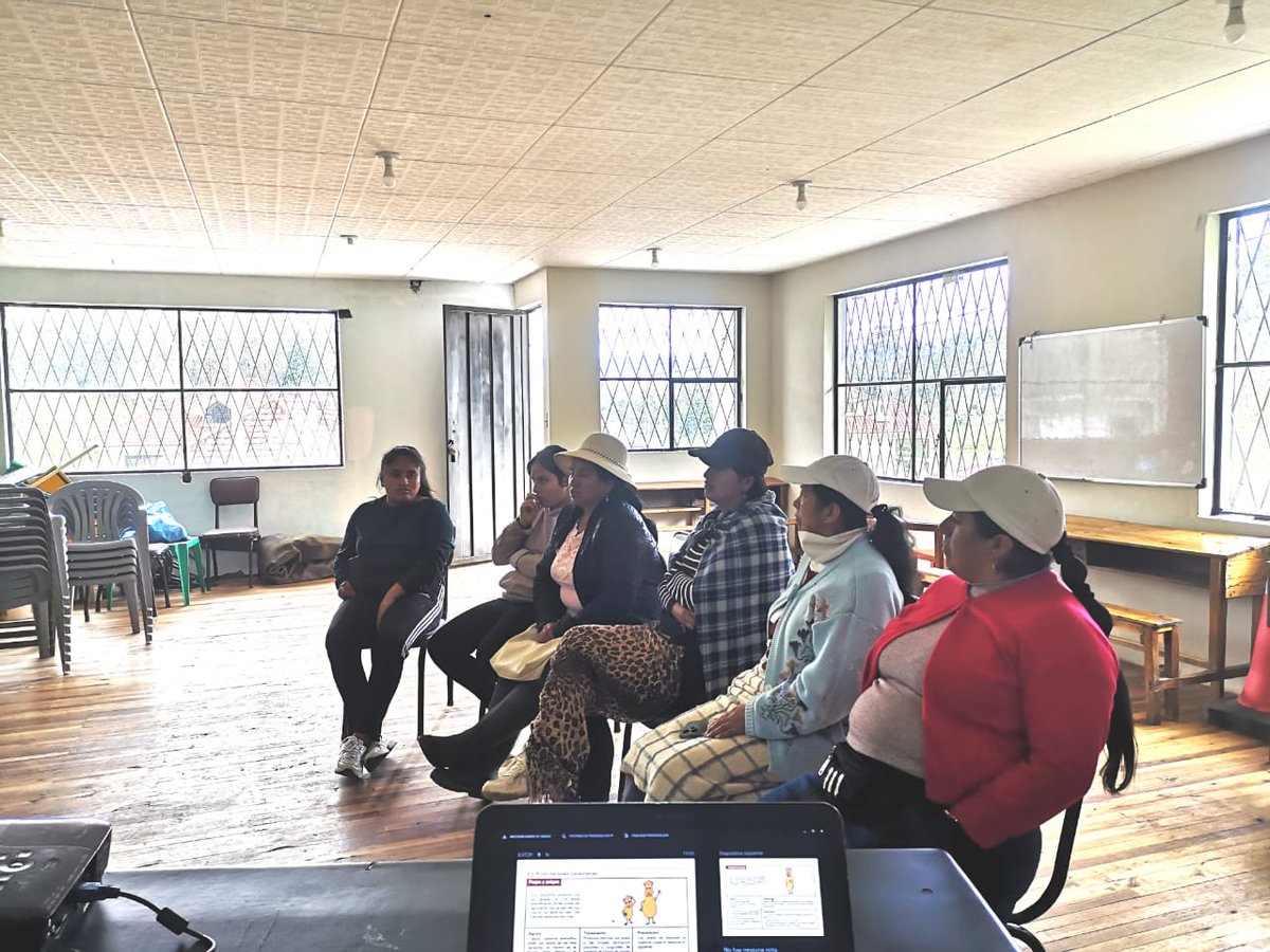 Agricultura_CZ6's tweet photo. #Azuay | En la parroquia Turi brindamos capacitación en manejo y conservación de suelos, así como en manejo y producción de cuyes, junto al Grupo de Emprendimiento Chaguarcorral. 🧑‍🌾 https://t.co/6D4BfvOOMh