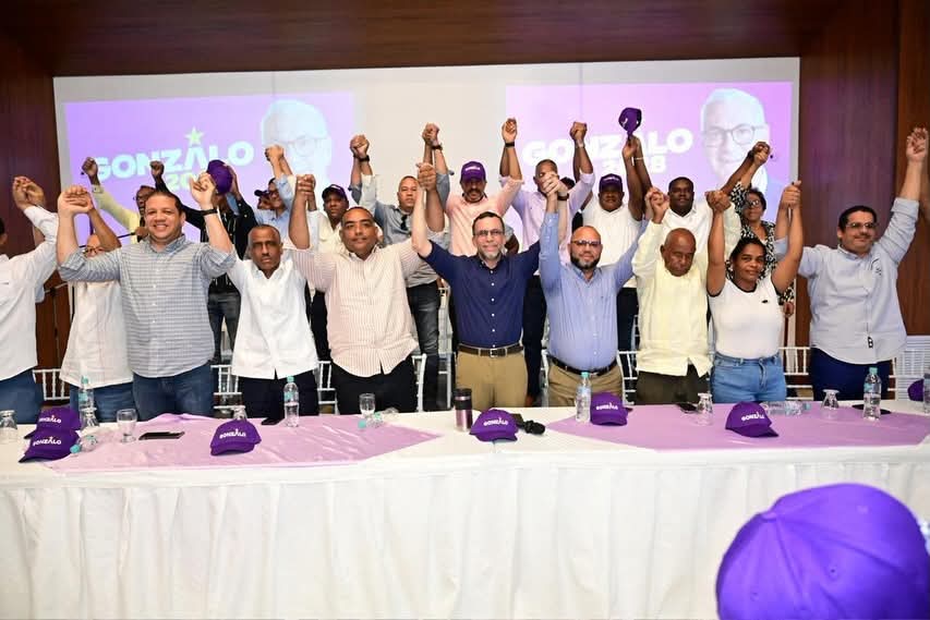 JESULINAMPARO's tweet photo. Parte del pelotón de apoyo a #GonzaloCastillo en el granero del Sur, San Juan!

Cada día que pasa, el corazón del monstruo es más grande. Vamos rumbo a un triunfo arrollador.

#Gonzalo2028 🇩🇴
#EstoyDeVuelta
#vamoarribagonzalo 🇩🇴⭐🇩🇴 https://t.co/FtD2uazE8B