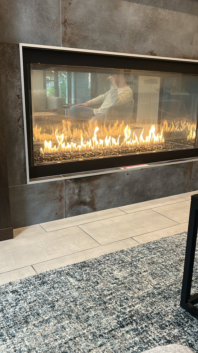 jwp1188's tweet photo. Just getting fucked up in a hotel lobby playing scrabble #electric https://t.co/qPkxkZpkEm