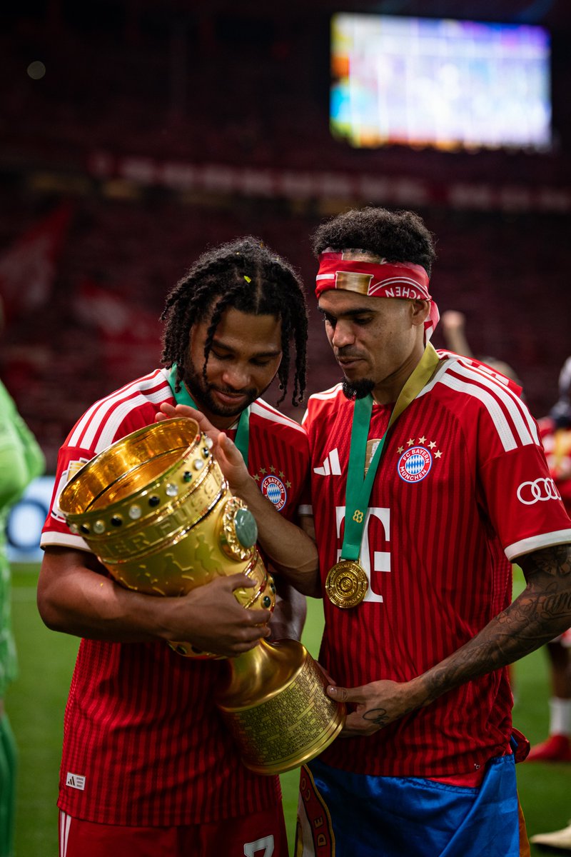 FCBayernES's tweet photo. Sergito 🤝 Luchito🔴⚪️ https://t.co/oNlerWgcYC