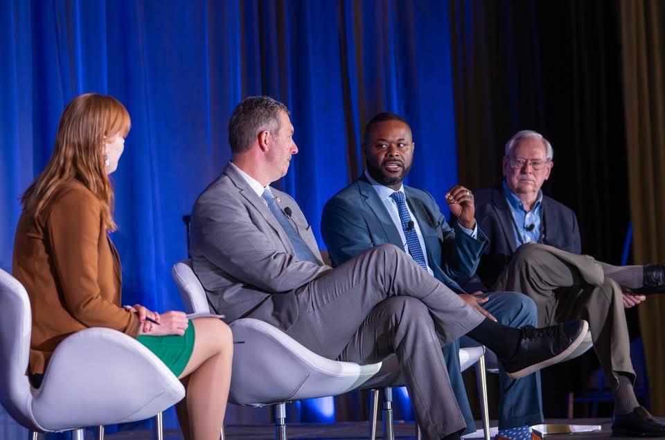 corymccray's tweet photo. At the Apprenticeship for America Summit amplifying the apprenticeship message with leaders and workforce partners from across the country. 

The apprenticeship conversation is growing because people are realizing this is about pathways to stability. 

#ApprenticeshipCheatCode https://t.co/54P3y3svdE
